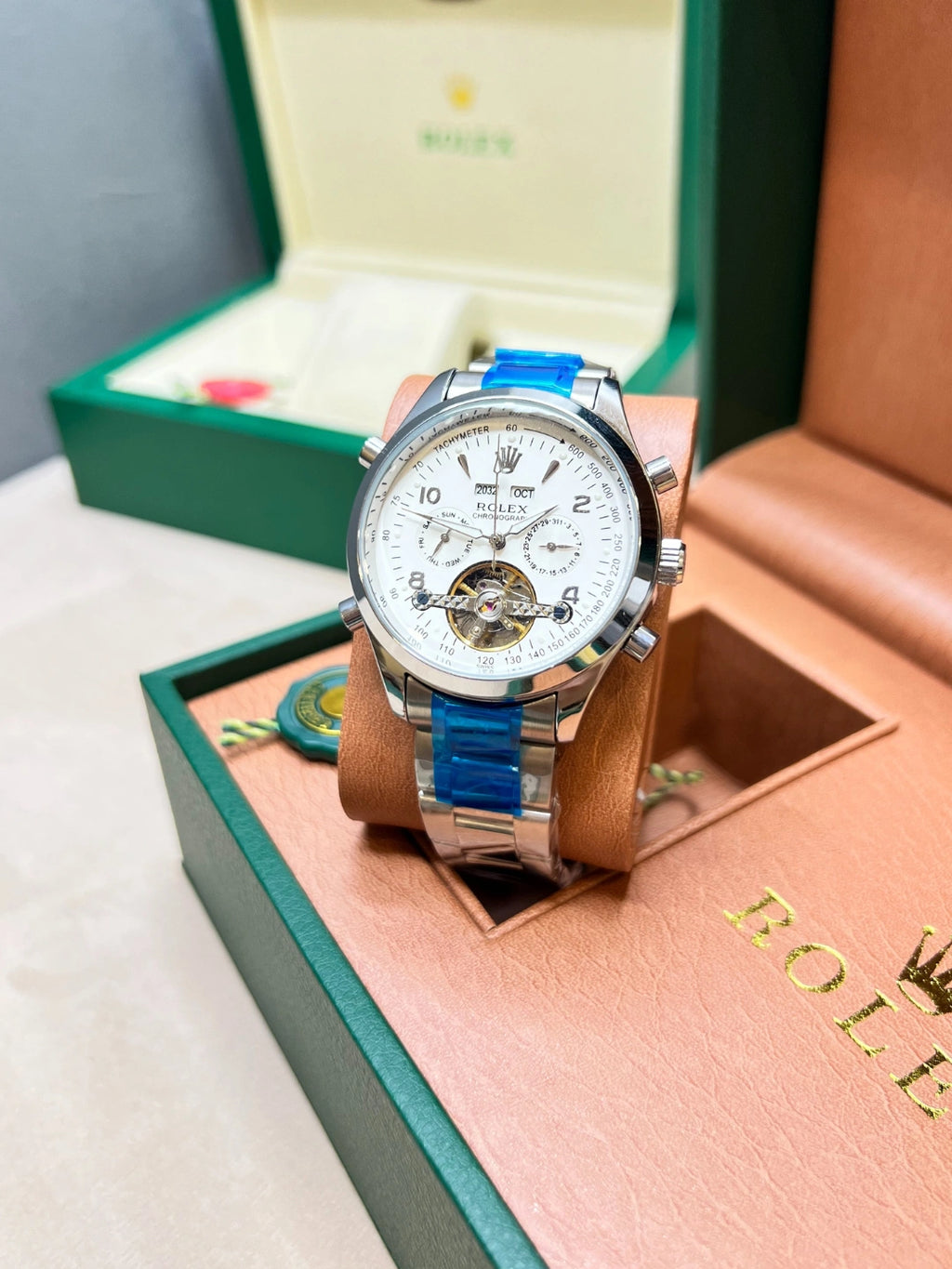 Rolex Классические мужские механические часы с ручным заводом — сочетание стиля, точности и характера.